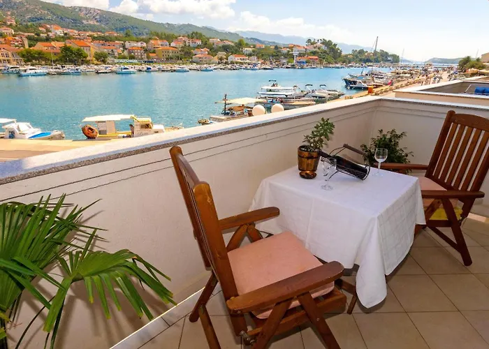 M. De Dominisa 5 Apartman Rab Town