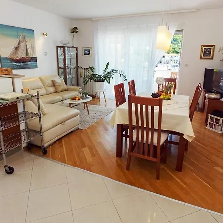 Apartment M. De Dominisa 5 Rab Town