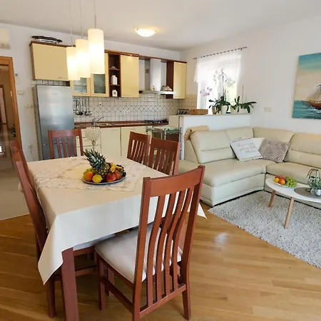 M. De Dominisa 5 Apartment *