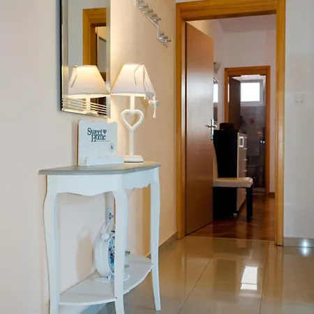 M. De Dominisa 5 *