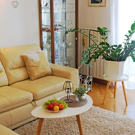 M. De Dominisa 5 Apartment