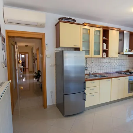 M. De Dominisa 5 Apartment