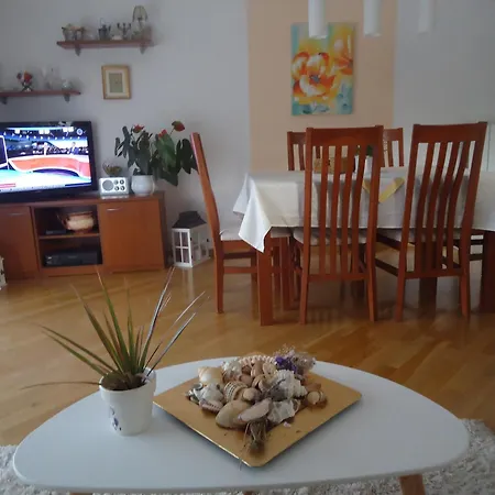 M. De Dominisa 5 Apartment Rab Town