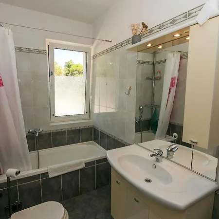 M. De Dominisa 5 Apartment *