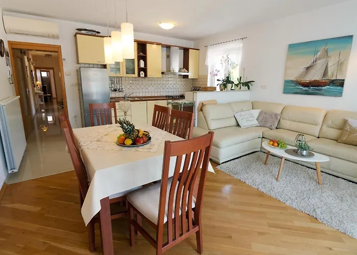 M. De Dominisa 5 Lägenhet *